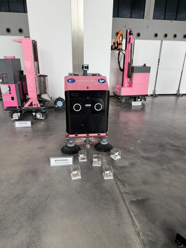 Робот для уборки строительной площадки Bright Dream Robotics